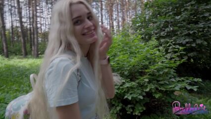 Незнакомец устроил пикап русской худышке в лесу